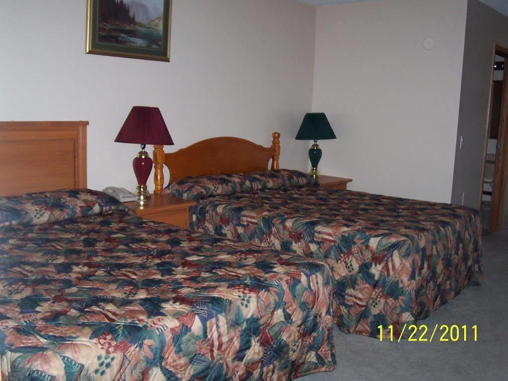 Model A Inn Cranbrook Exterior foto